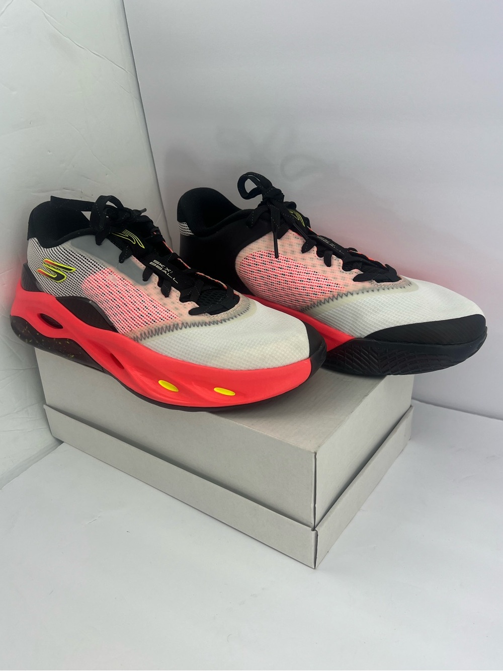 SKETCHERS PERFORMANCE SKX FLOAT BASKETBALL PERFORMANCE TENNIS SOES, SIZE 8.5 - Picture 4 of 17